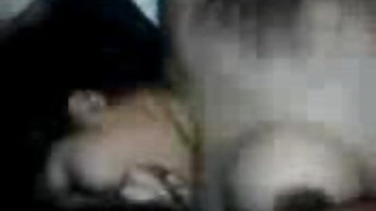 Rambut pirang cewek seksi bokev kontol gede memberikan kesenangan