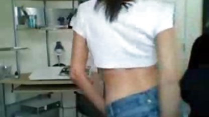 Seorang wanita muda yang cantik ngenyot kontol gede anal ngentotin orang